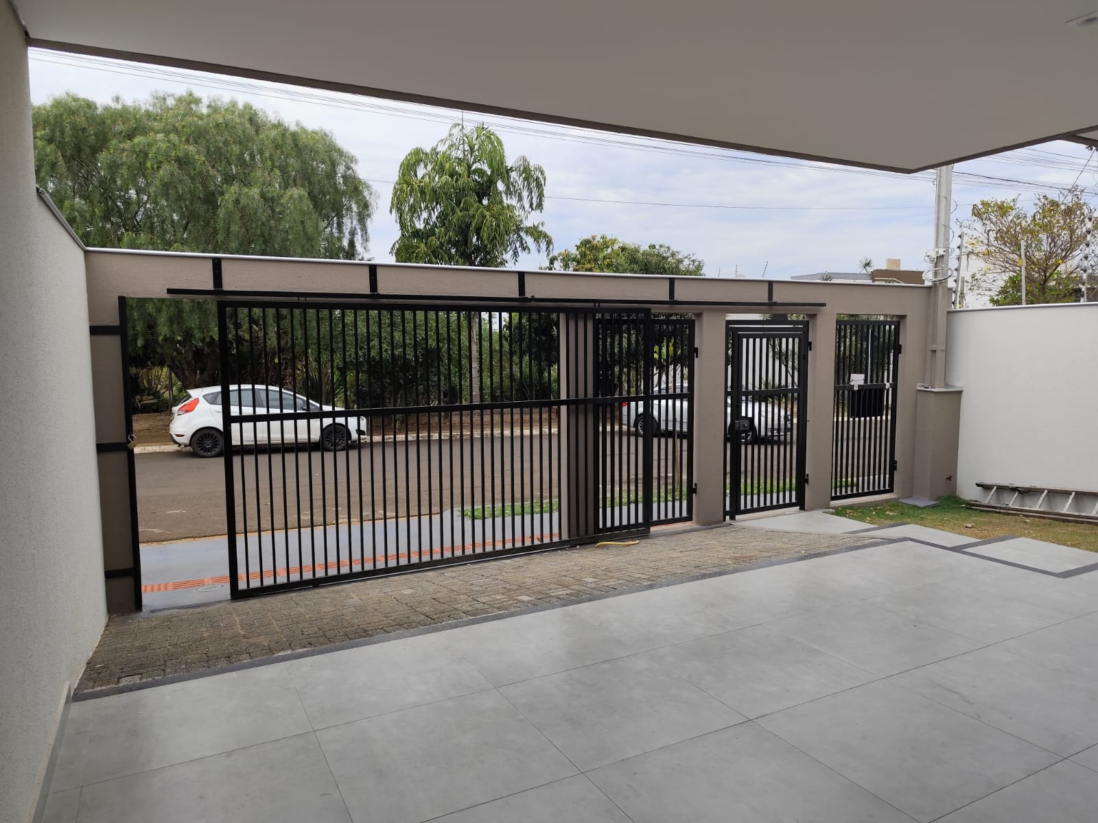 foto do anúncio Casa à venda no Jardim Chamonix, região Leste de Londrina/PR. Residência nova com 161m² de construção em terreno de 250m², pronta para morar!